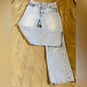 Levi’s Ribcage Ankle. Size 28. Classic Blue Women's Jeans